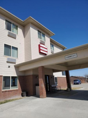  The Edgewood Hotel and Suites  Фэрбери